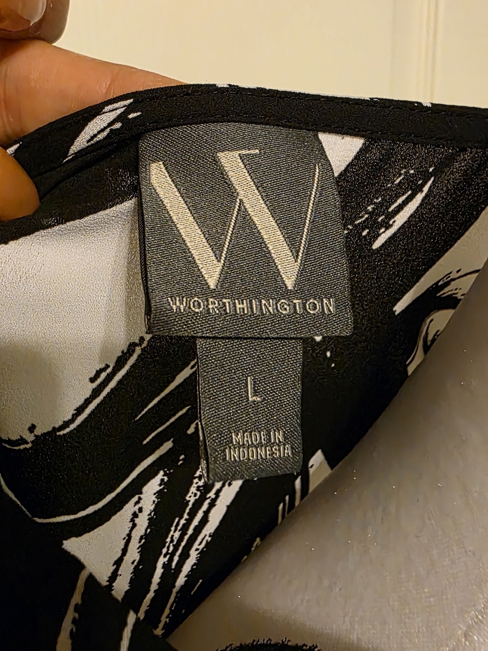 Worthington Black and White Abstract Print Blouse - Picture 4 of 4
